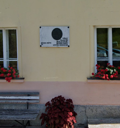 Spominska plošča pisatelju Leopoldu Suhodolčanu